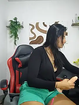 Snapshot of elena_jonees chatting on January 15, 2026, 8:34 pm elena jonees online show from January 15, 2026, 8:34 pm