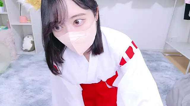 Snapshot of Yurie_ chatting on January 5, 2025, 2:17 am Yurie  online show from January 5, 2025, 2:17 am