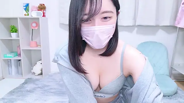 Snapshot of Yurie_ chatting on February 1, 2025, 2:13 pm Yurie  online show from February 1, 2025, 2:13 pm