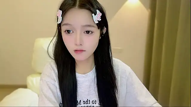 xiaodaibabyy online show from October 18, 2025, 1:57 pm