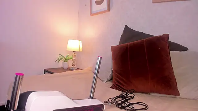 Snapshot of Caroline_dh chatting on May 23, 2026, 11:42 am Caroline dh online show from May 23, 2026, 11:42 am