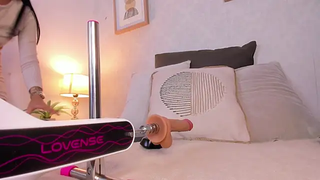 Caroline dh online show from April 16, 2026, 11:44 am