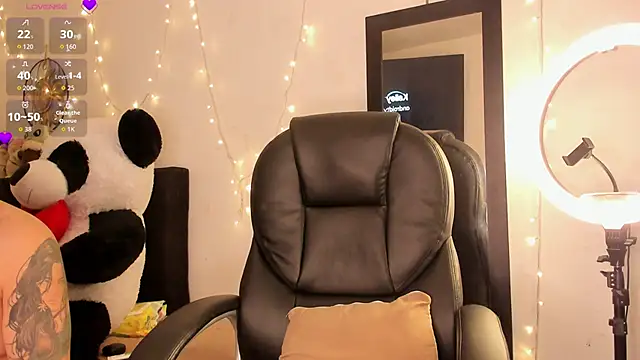 Snapshot of Carlasxdreams chatting on November 5, 2025, 5:54 am Carlasxdreams online show from November 5, 2025, 5:54 am