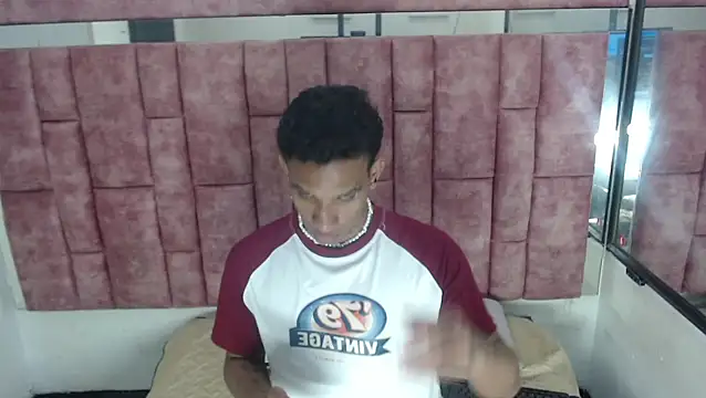 AbrahanBratz online show from January 15, 2026, 2:42 pm