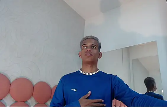 AbrahanBratz online show from January 13, 2025, 7:20 pm