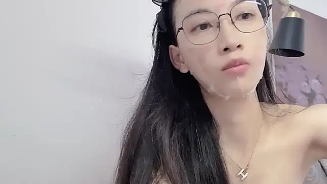 Lili-2 online show from May 19, 2026, 6:31 am