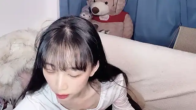 Snapshot of Lili-2 chatting on November 28, 2025, 5:02 pm Lili-2 online show from November 28, 2025, 5:02 pm