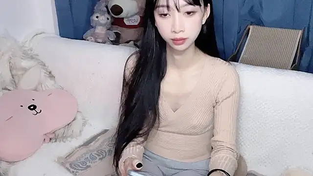 Snapshot of Lili-2 chatting on November 19, 2025, 1:55 pm Lili-2 online show from November 19, 2025, 1:55 pm