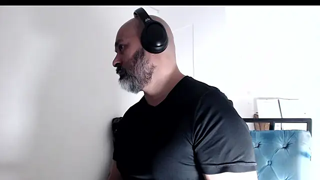Snapshot of Gabriel_Harmant chatting on February 4, 2026, 2:23 pm Gabriel Harmant online show from February 4, 2026, 2:23 pm
