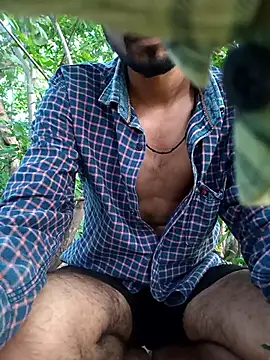 Snapshot of Piyush_2024 chatting on November 4, 2025, 1:31 am Piyush 2024 online show from November 4, 2025, 1:31 am