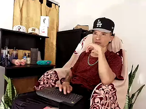 Edward Milleer online show from October 26, 2025, 3:40 am