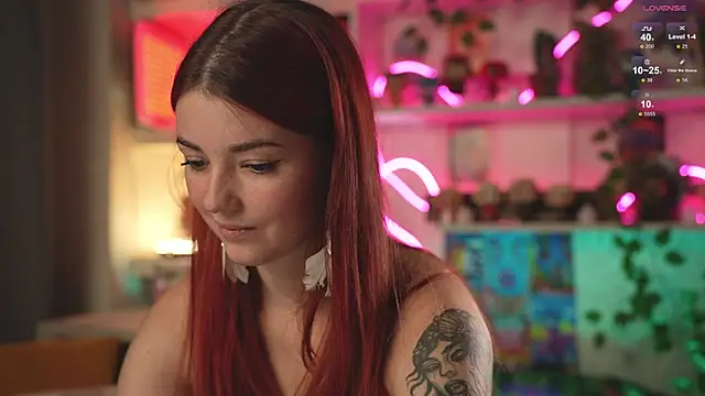 Snapshot of Charmings_054 chatting on February 19, 2025, 8:10 pm Charmings 054 online show from February 19, 2025, 8:10 pm