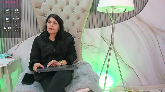 Melodi Roux online show from May 15, 2026, 1:31 pm