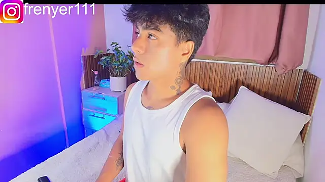 kiing azahell online show from April 18, 2026, 2:36 am