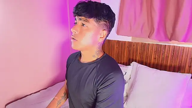 kiing azahell online show from March 28, 2026, 9:38 pm