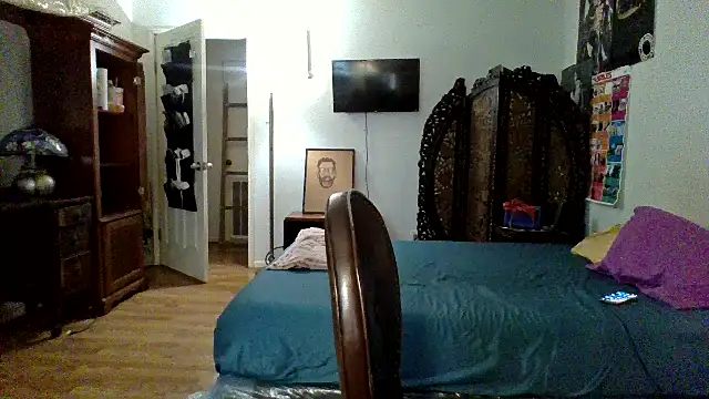 sophiarica online show from April 1, 2026, 1:41 pm