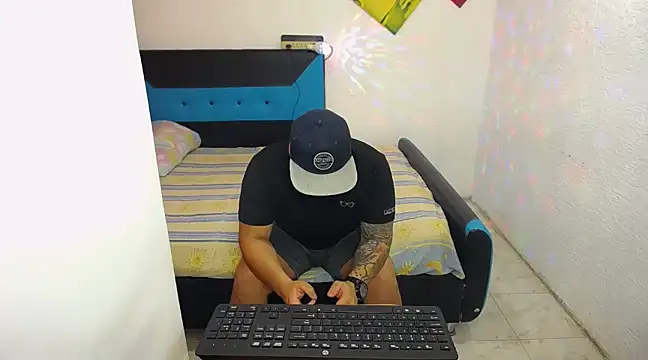 pitbullveryhot online show from March 15, 2025, 3:07 am