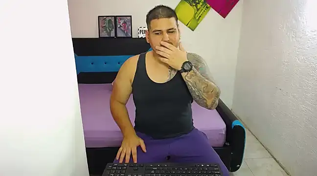 pitbullveryhot online show from March 10, 2025, 8:01 pm