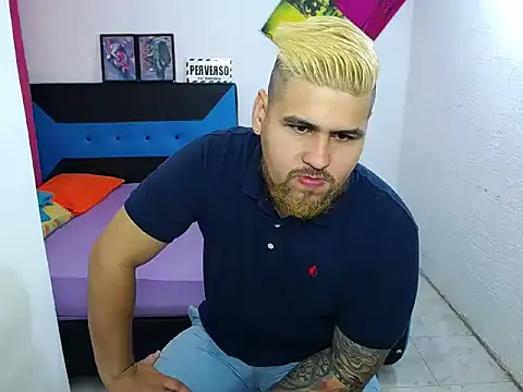 pitbullveryhot online show from December 4, 2024, 2:09 pm