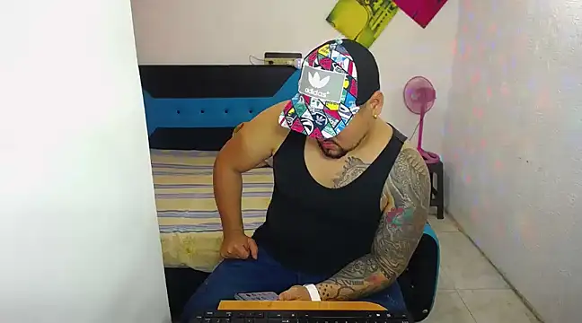 pitbullveryhot online show from March 13, 2025, 3:33 am