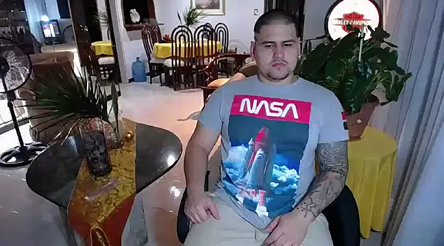 pitbullveryhot online show from February 8, 2025, 8:52 am