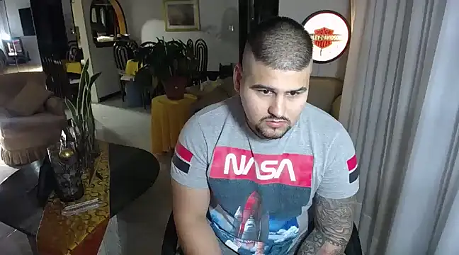 pitbullveryhot online show from February 21, 2025, 8:07 am