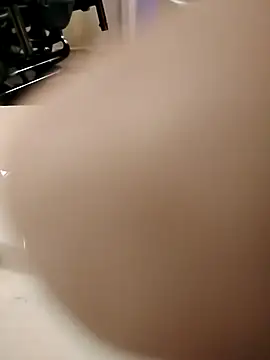 Snapshot of geilerschwanz64 chatting on December 4, 2025, 4:33 am geilerschwanz64 online show from December 4, 2025, 4:33 am