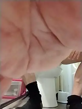 Snapshot of geilerschwanz64 chatting on December 19, 2025, 2:04 am geilerschwanz64 online show from December 19, 2025, 2:04 am