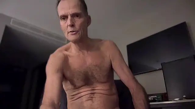 Snapshot of TowaFreespirit chatting on January 8, 2025, 10:37 pm TowaFreespirit online show from January 8, 2025, 10:37 pm