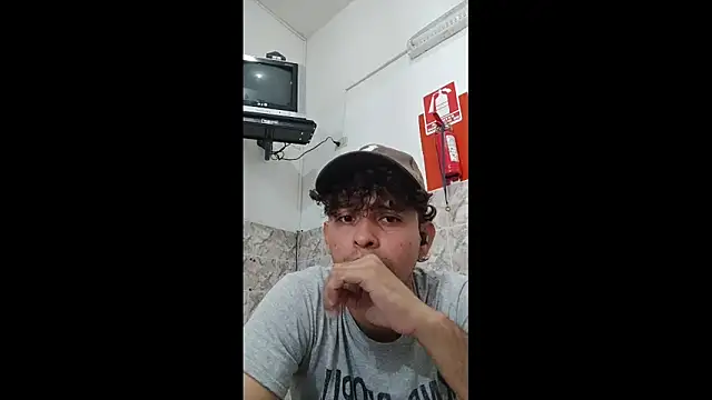 luisfer 306 online show from February 18, 2025, 5:42 pm