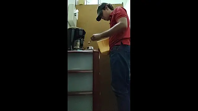 luisfer 306 online show from January 15, 2025, 7:44 pm