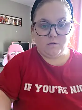 Snapshot of Tallulah-mae-xoxox chatting on October 28, 2025, 2:16 pm Tallulah-mae-xoxox online show from October 28, 2025, 2:16 pm