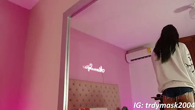 alice sofia online show from April 12, 2026, 2:20 pm