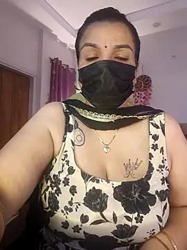 Snapshot of Archi-07 chatting on November 2, 2025, 8:19 am Archi-07 online show from November 2, 2025, 8:19 am