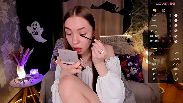 Snapshot of MilliBrown_ chatting on November 3, 2025, 8:18 am MilliBrown online show from November 3, 2025, 8:18 am