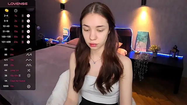 Snapshot of MilliBrown_ chatting on March 11, 2025, 8:41 am MilliBrown online show from March 11, 2025, 8:41 am