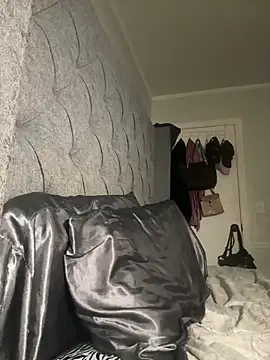 camiliaskye online show from September 14, 2025, 4:13 am