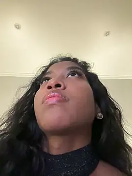 IamCrystal2 online show from December 17, 2024, 8:32 pm