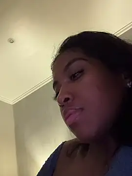 IamCrystal2 online show from December 11, 2024, 1:37 am