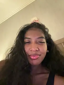 IamCrystal2 online show from December 16, 2024, 11:07 pm