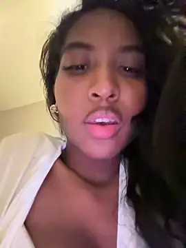 IamCrystal2 online show from December 15, 2024, 11:42 pm