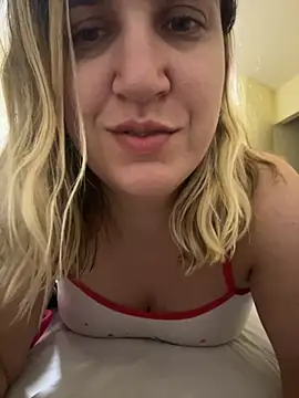 Snapshot of Bia_sexynovaes chatting on November 25, 2025, 2:45 am Bia sexynovaes online show from November 25, 2025, 2:45 am