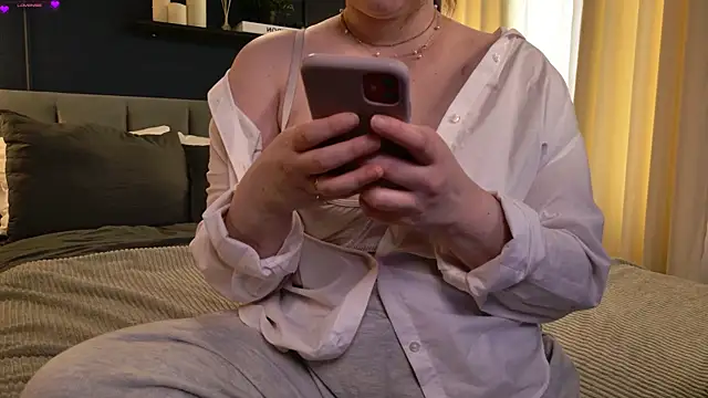 Snapshot of Lella_Ryann_ chatting on April 30, 2026, 9:30 pm Lella Ryann online show from April 30, 2026, 9:30 pm