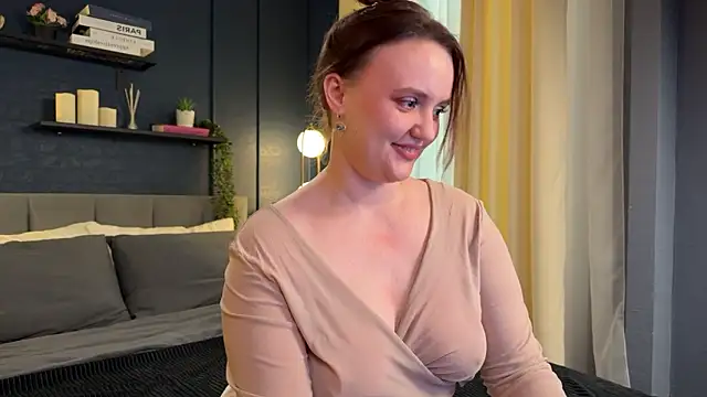 Lella Ryann  online show from February 11, 2026, 1:44 pm