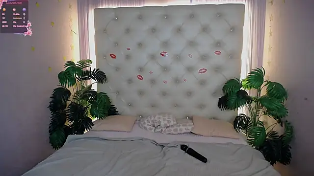 Lella Ryann  online show from March 9, 2025, 6:43 pm