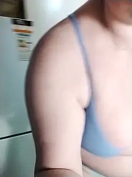 Holly-69 online show from April 14, 2026, 5:40 pm