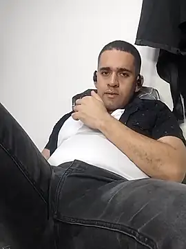 Snapshot of CRISTHIAN_GREY01 chatting on February 13, 2025, 7:42 pm CRISTHIAN GREY01 online show from February 13, 2025, 7:42 pm