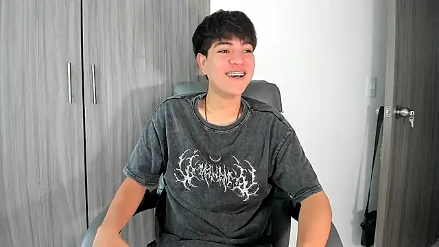 Snapshot of JaycoThomas chatting on December 20, 2025, 8:33 pm JaycoThomas online show from December 20, 2025, 8:33 pm