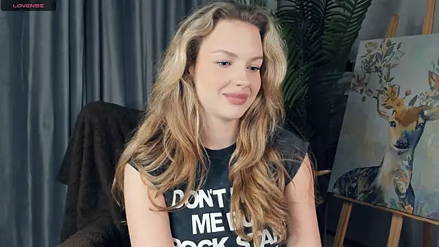 Snapshot of ElizavecaSunrise chatting on October 27, 2025, 2:07 pm ElizavecaSunrise online show from October 27, 2025, 2:07 pm