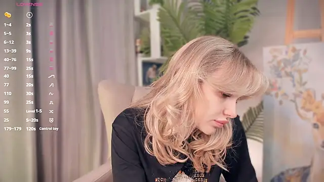 Snapshot of ElizavecaSunrise chatting on June 26, 2026, 8:31 am ElizavecaSunrise online show from June 26, 2026, 8:31 am